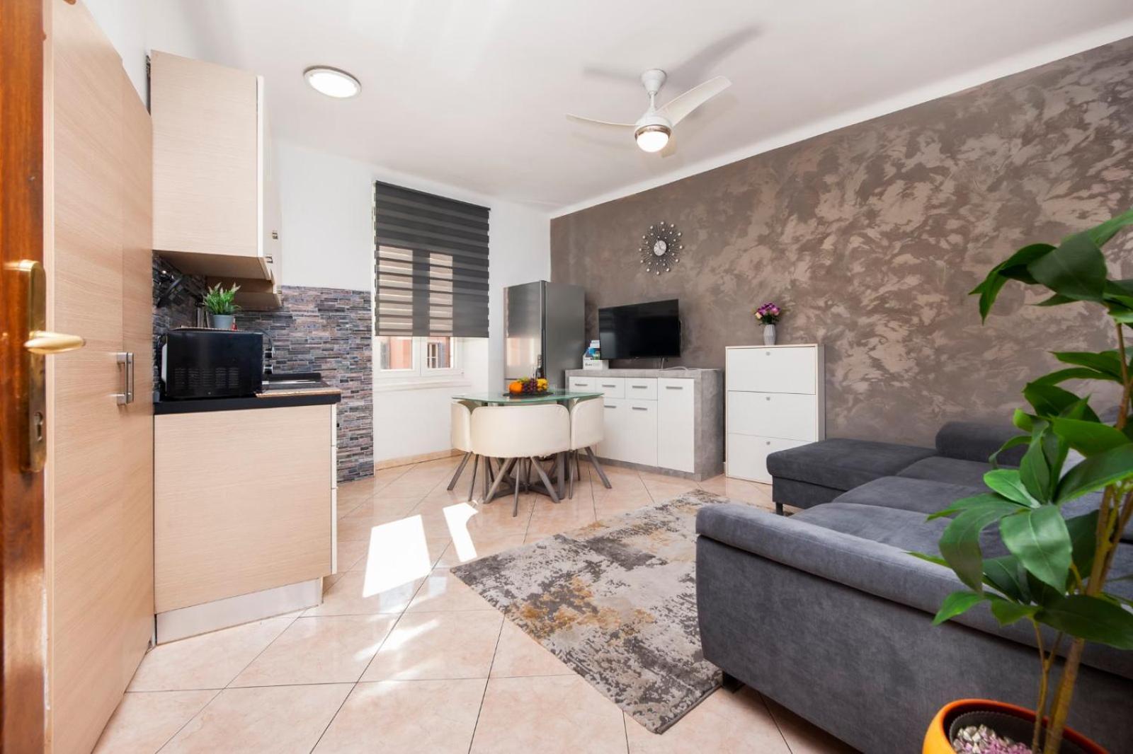 Apartment Rogic Ровинь Экстерьер фото
